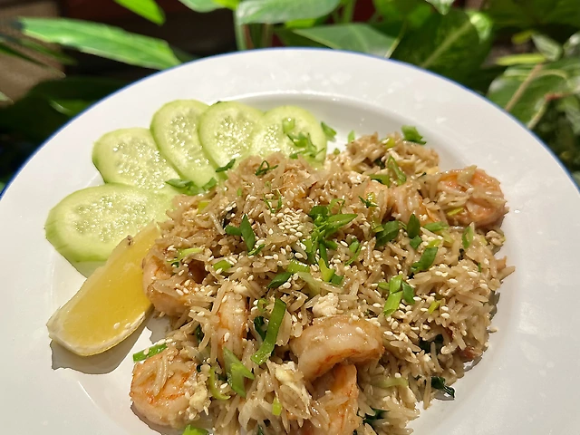 Смажений рис з креветками в тайському стилі