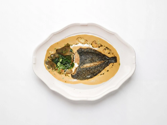 Глось чорноморська з соусом Нантюа.