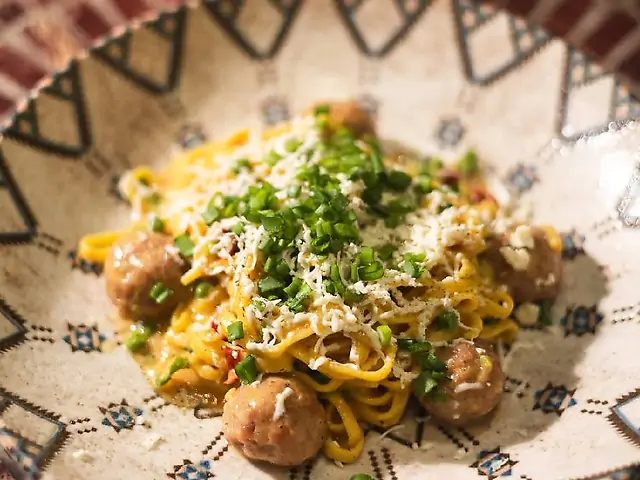 домашня локшина з чефтеле із сома