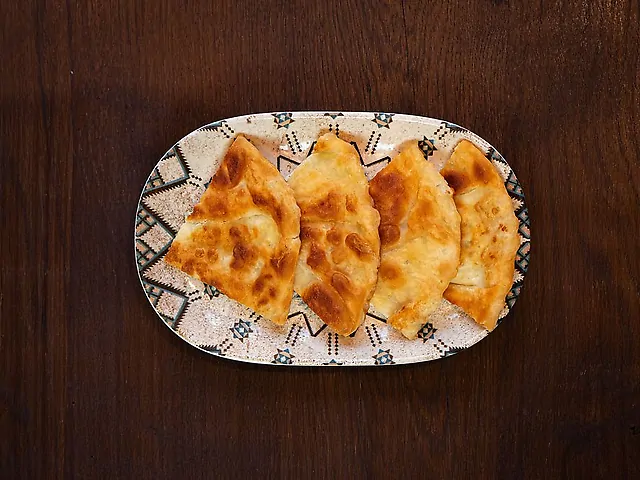 Плацинда з картоплею, сиром та трюфелем