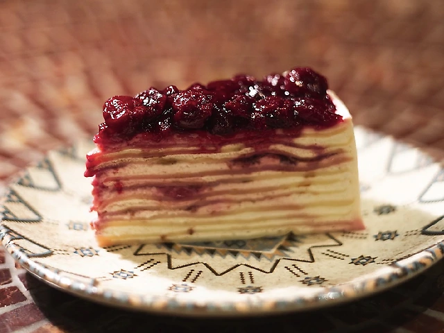 Млинцевий торт з вишнею