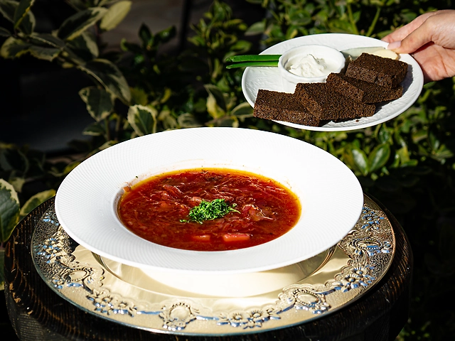 Червоний борщ з телятиною