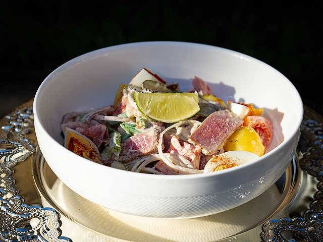 Салат з тунцем татакі