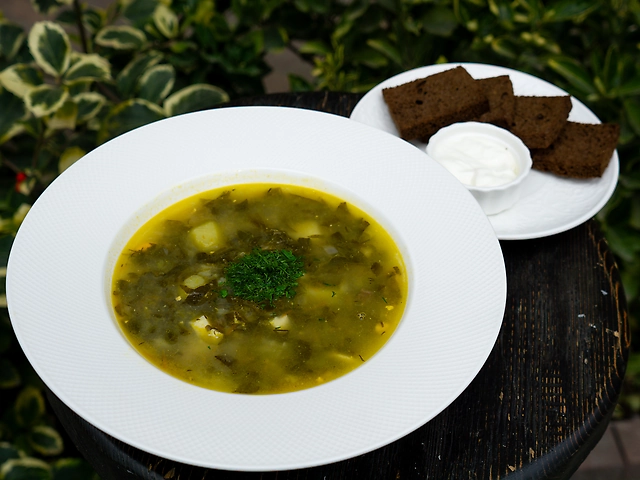 Зелений борщ з телятиною