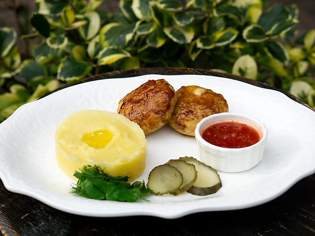 Курячі котлетки з моцарелою