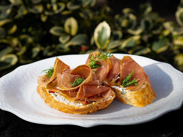 Брускети з прошуто