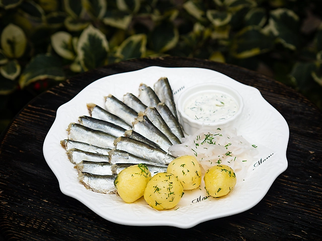 Малосольна тюлечка з картоплею