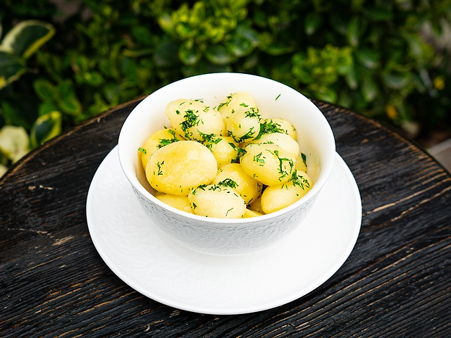 Картопля молода