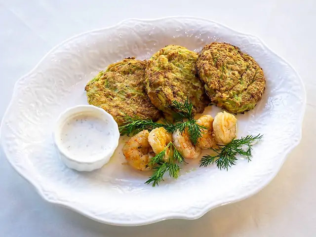 Оладки з цукіні та креветкою