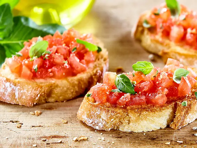 Брускетти з томатами