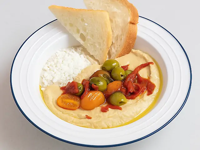 khomus with cheese and vegetables