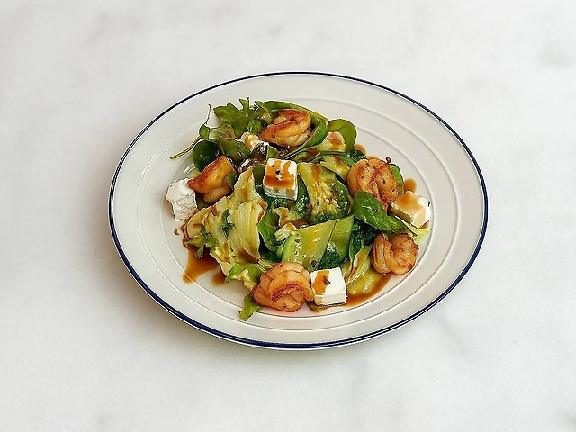 Green salad with shrimps