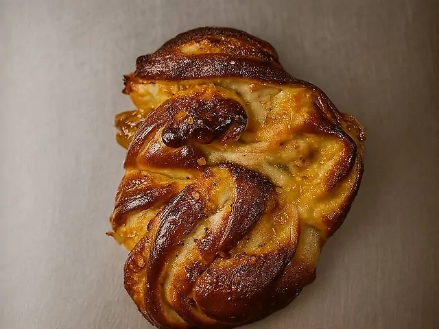 Apricot bun