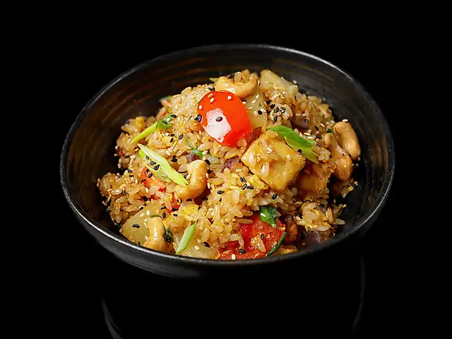 Rice with chicken and pineapple