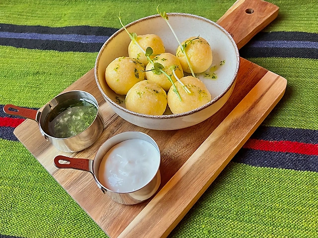 Кульки з мамалиги з бринзою