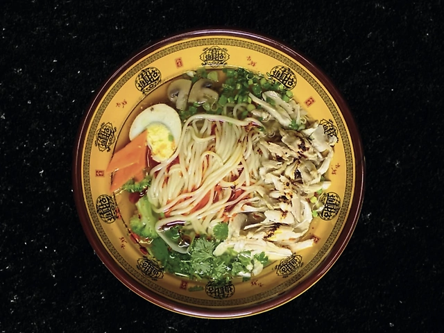 Рамен з куркою на бульйоні