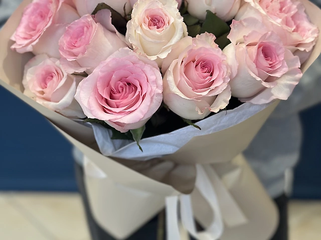 11 рожевих троянд