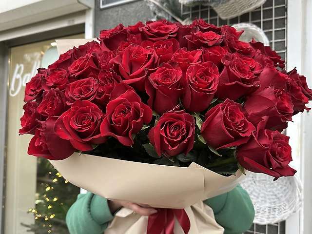 51 червона троянда