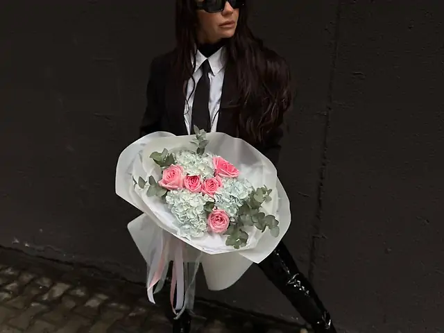 Букет з парфумованою трояндою, гортензією та евкаліптом