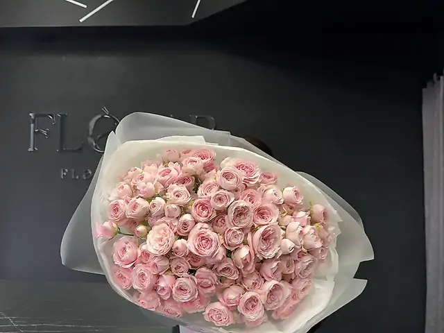 Букет моно зі кущової троянди фейрі кісс