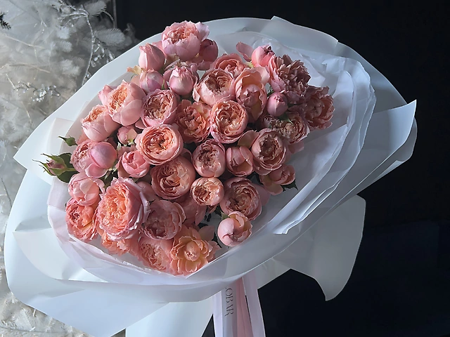 Моно букет з спрей троянди джульєтта