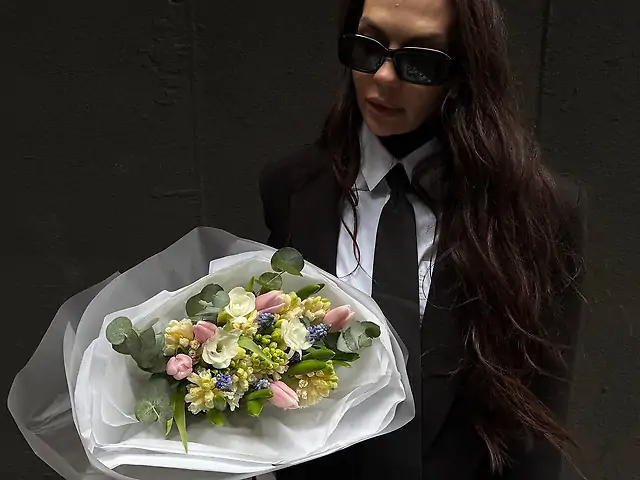 Букет з гіацинтом , евкаліптом , тюльпаном , фрезією