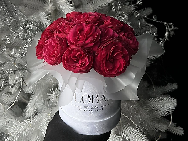 Бокс у розмірі ХS з червоної кущової троянди Черрі