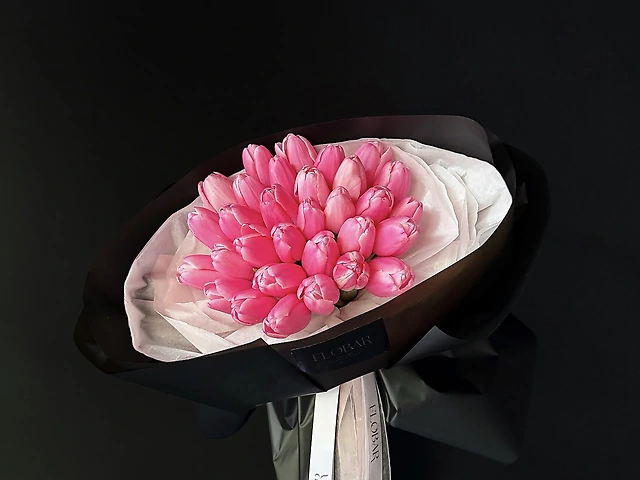 Моно з рожевих тюльпанів