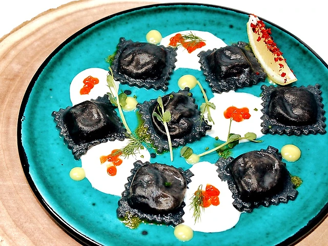 Фірмові равіолі з раковими шийками