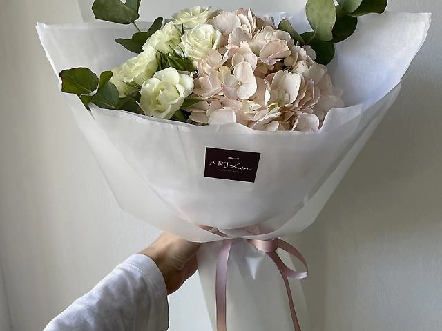 Букет у пастельних відтіках