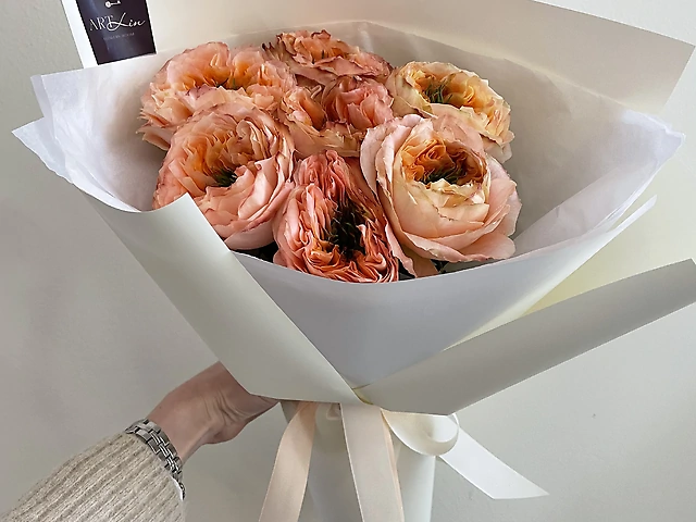 7 еквадорських троянд