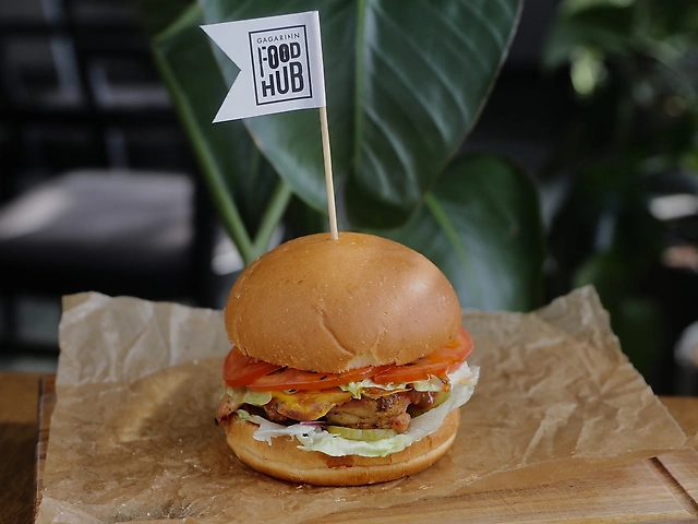 Чікен-стейк бургер