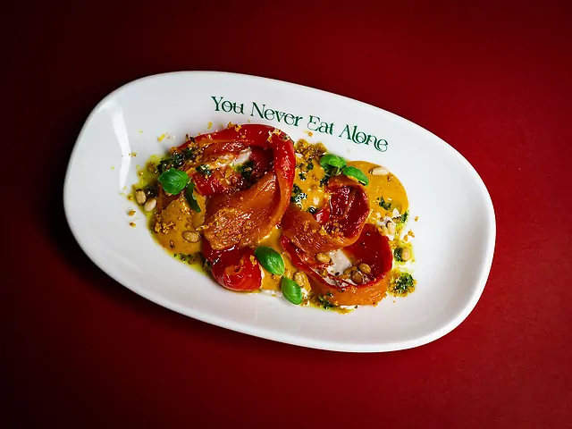 Печені перці капі з горіховим соусом