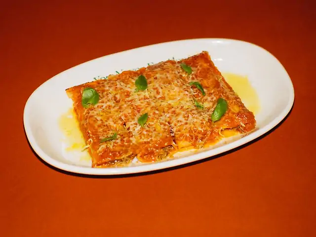 Канелоні, болоньєзе, пармезан