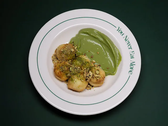 Сирники, матча-крем, фісташка