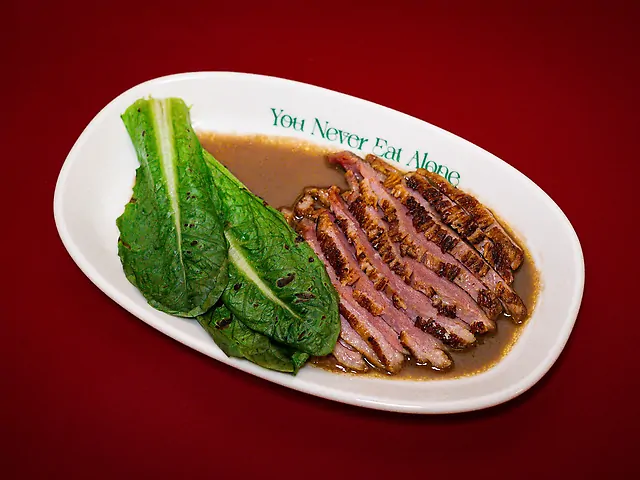 Філе качки, винний соус, ромен