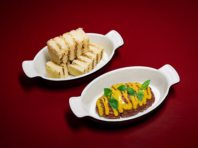 Тартар з яловичини, копчена паприка, крем-жовток