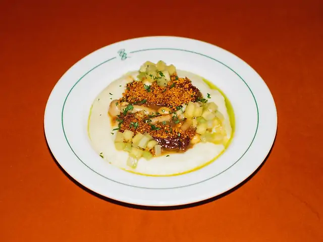 Корн біф, пюре, гриби шимеджі