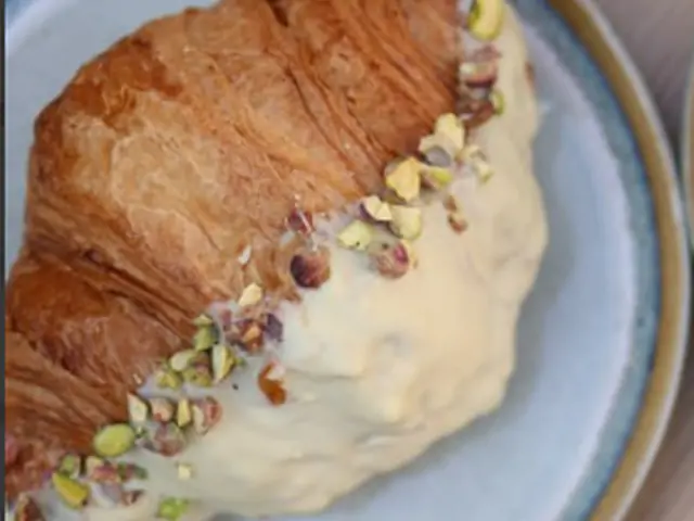 Круасан з фісташкою