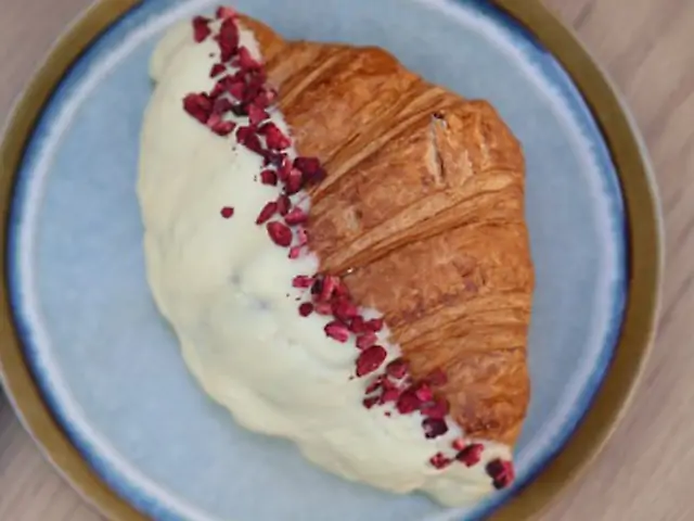 Малиновий круасан