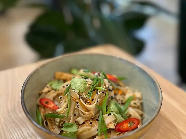 Рисова лапша з куркою