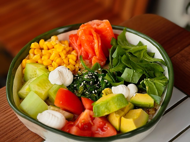 Боул з лососем