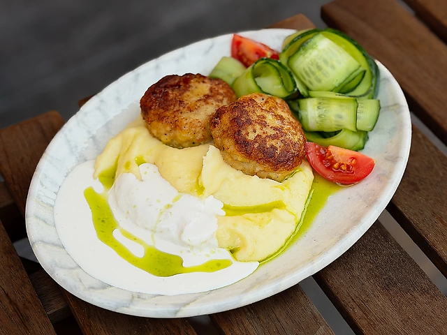 Пюре з котлетами