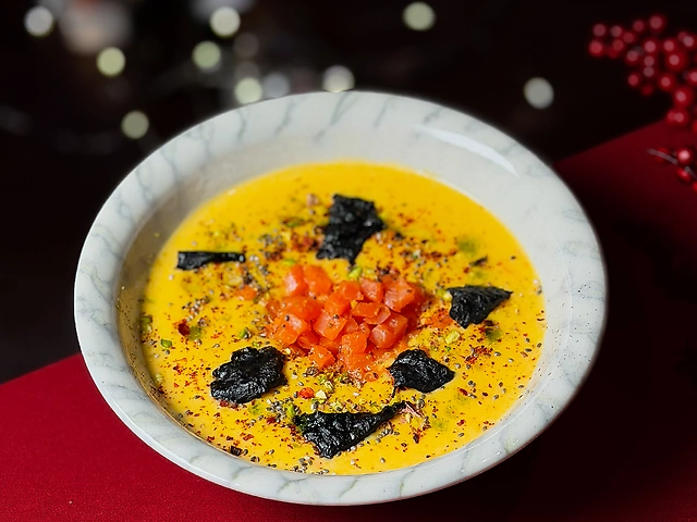 Суп з копченим лососем