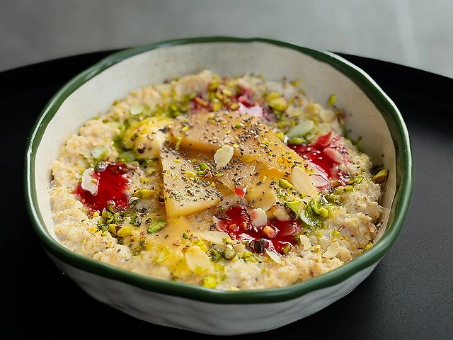 Вівсянка з грушею конфі