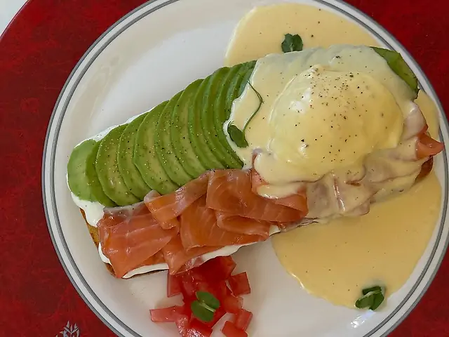 Авокадо тост з лососем