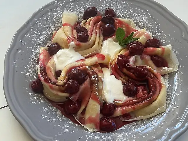 Млинці з вишнею