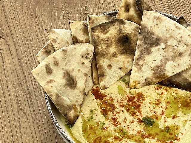 Хумус з пітою