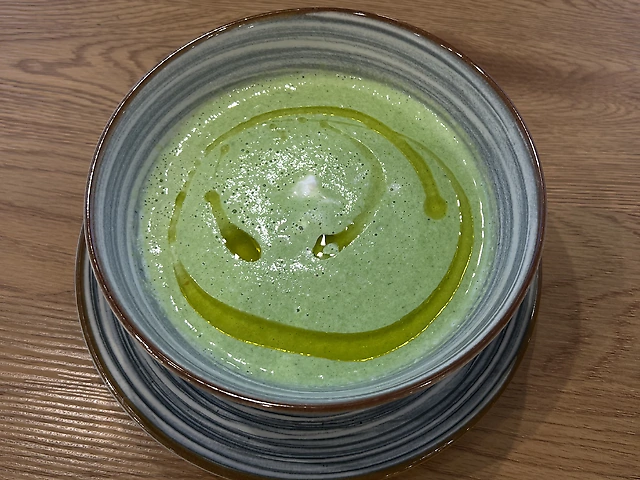 Крем-суп з броколі та фетою