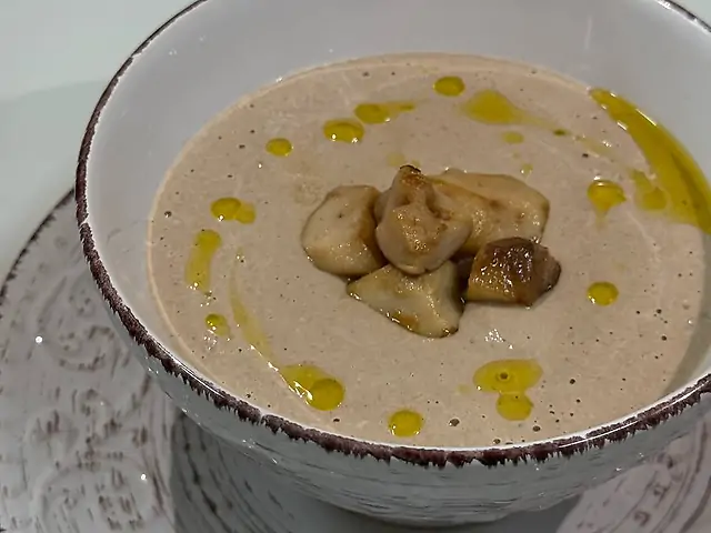 Крем-суп з печерицями та білими грибами